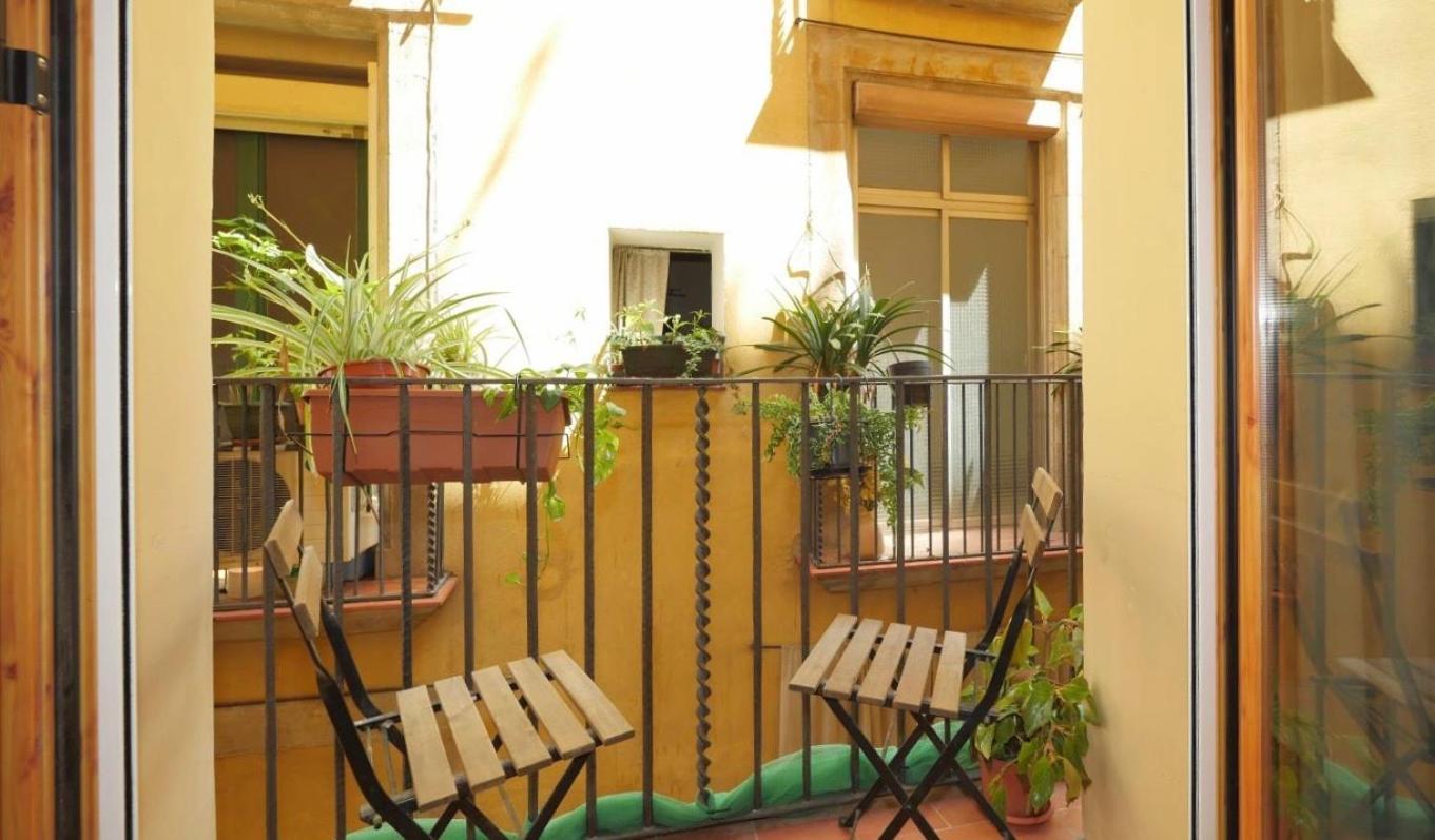 Oasis Apartments & Studios Old Town Center Барселона Екстер'єр фото