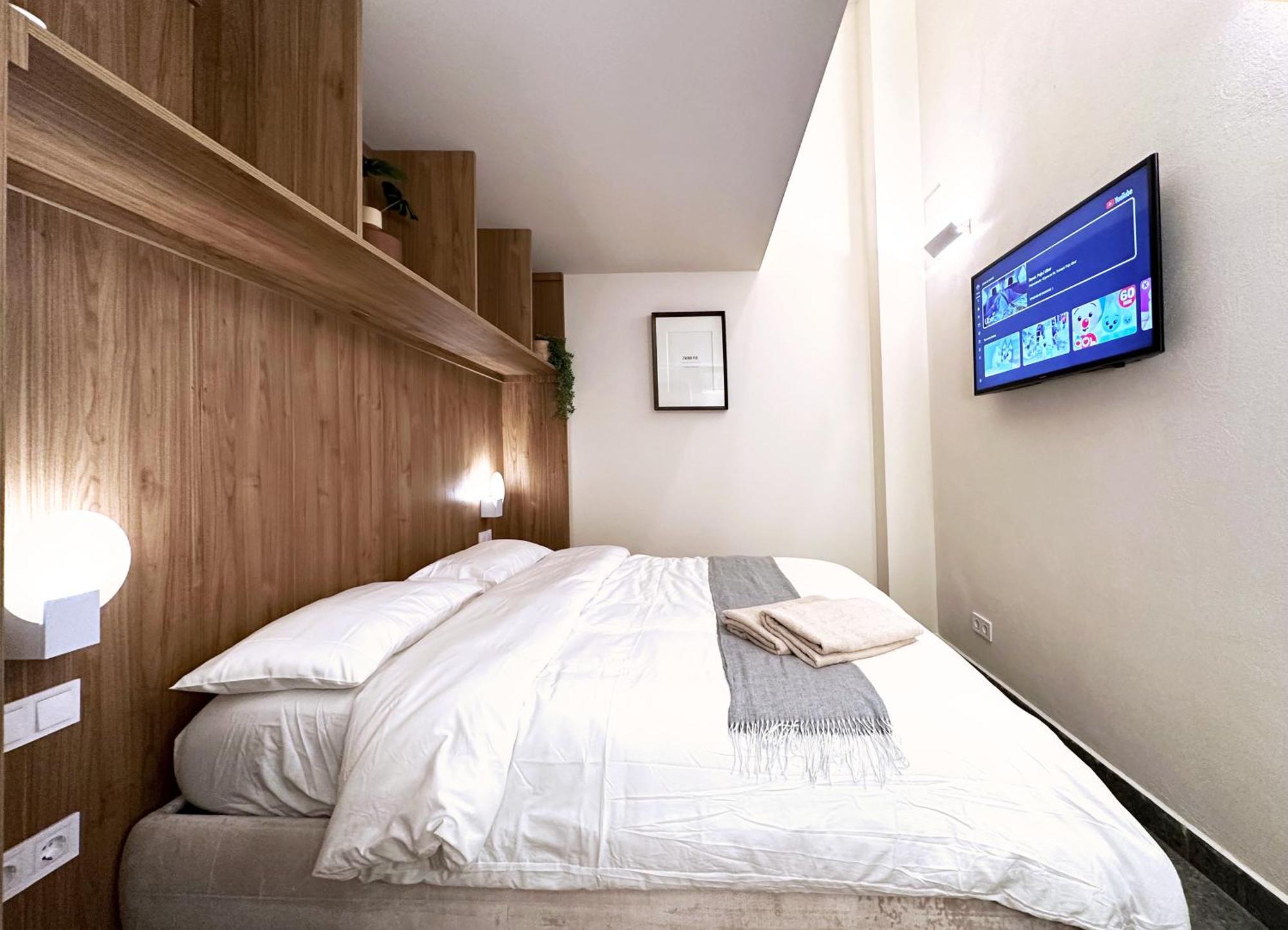 Oasis Apartments & Studios Old Town Center Барселона Екстер'єр фото
