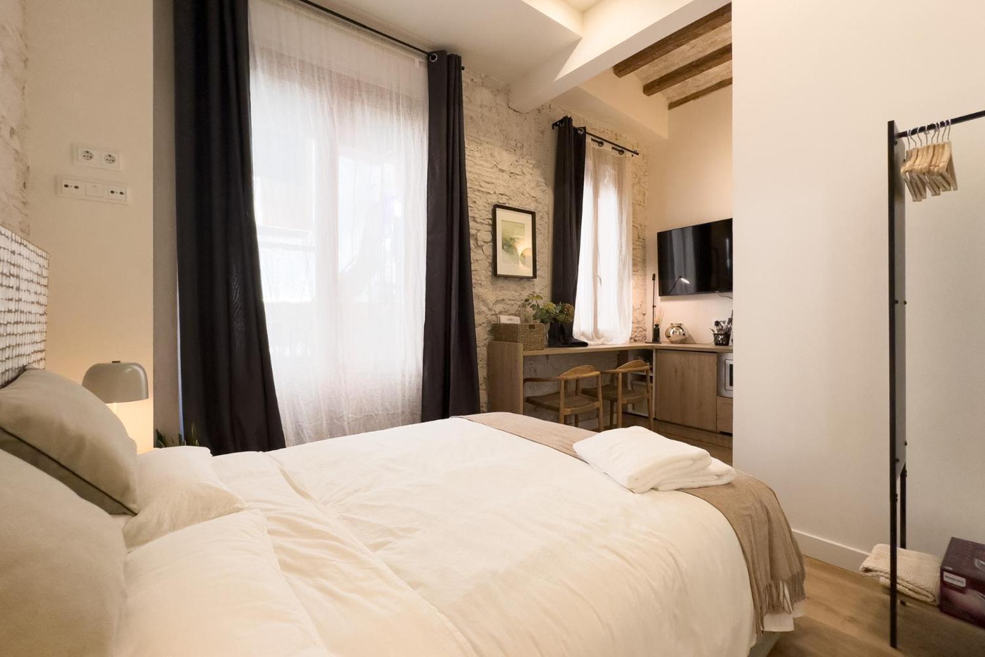 Oasis Apartments & Studios Old Town Center Барселона Екстер'єр фото